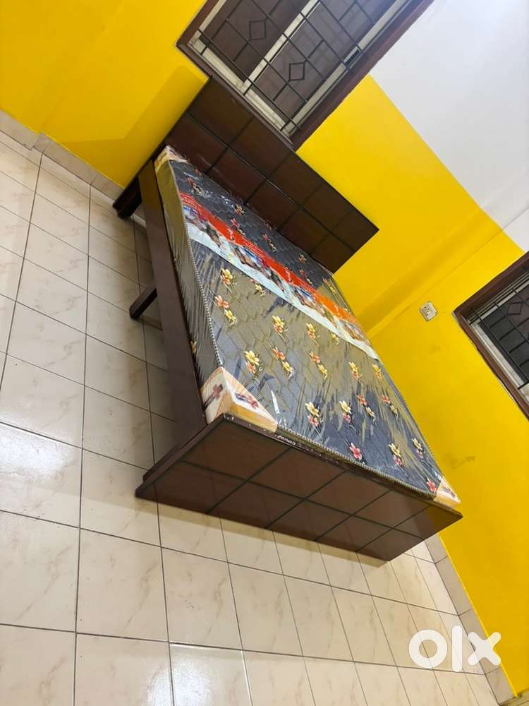 Band new qeen size with out storage bed wholesale Pirce