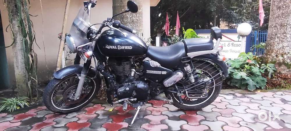 Royal Enfield Thunderbird 350, Black colour, 4000 km driven.