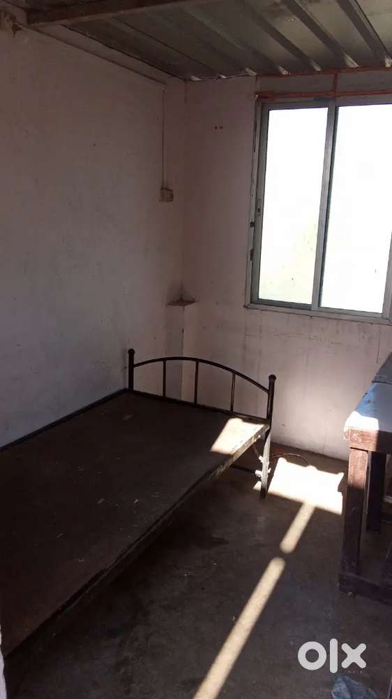 Single room for rent for boys