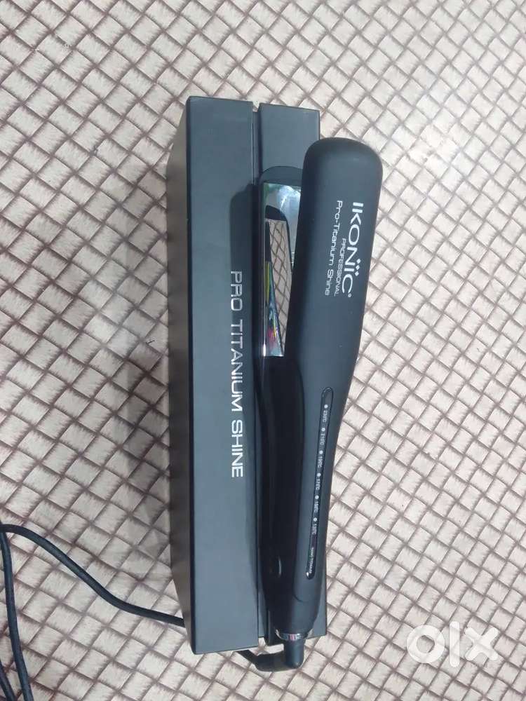 Iconic hair straightener1month old Extra hai isliye sell kar rahe hai