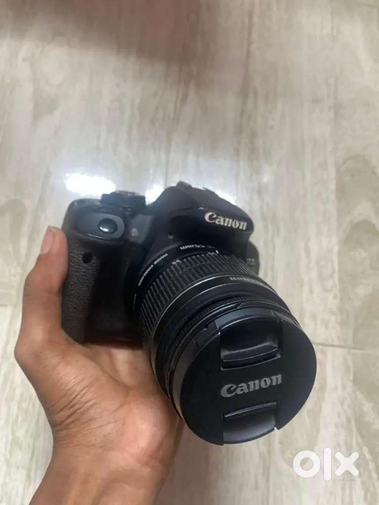 Canon 700D  with bag with charger and battery