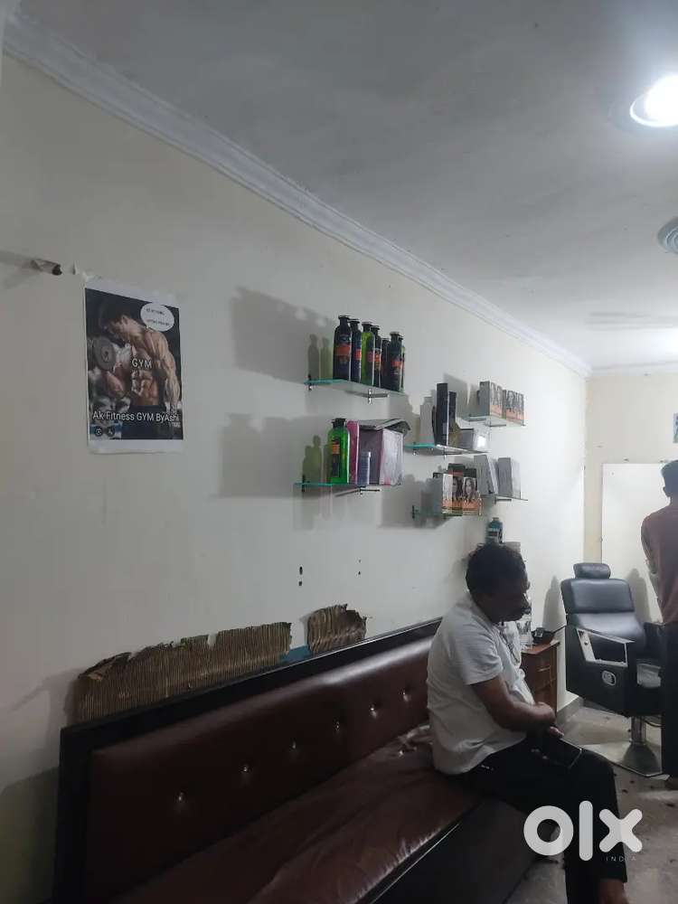 Hair saloon cutting vala chaeye 1 person