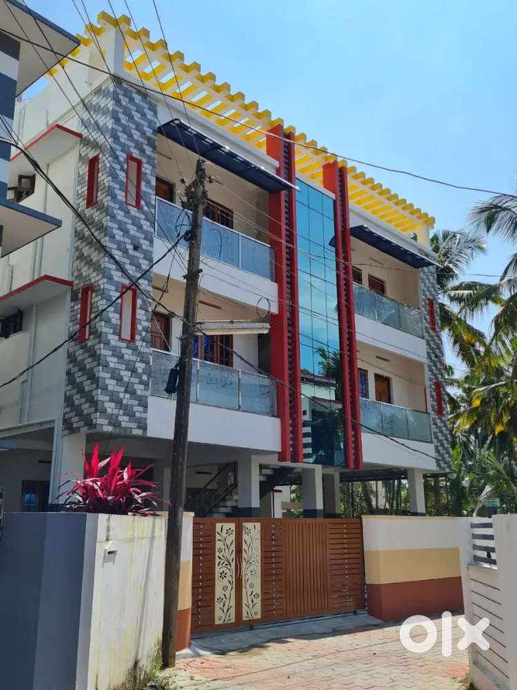 Spacious room at walkable distance from Technopark
