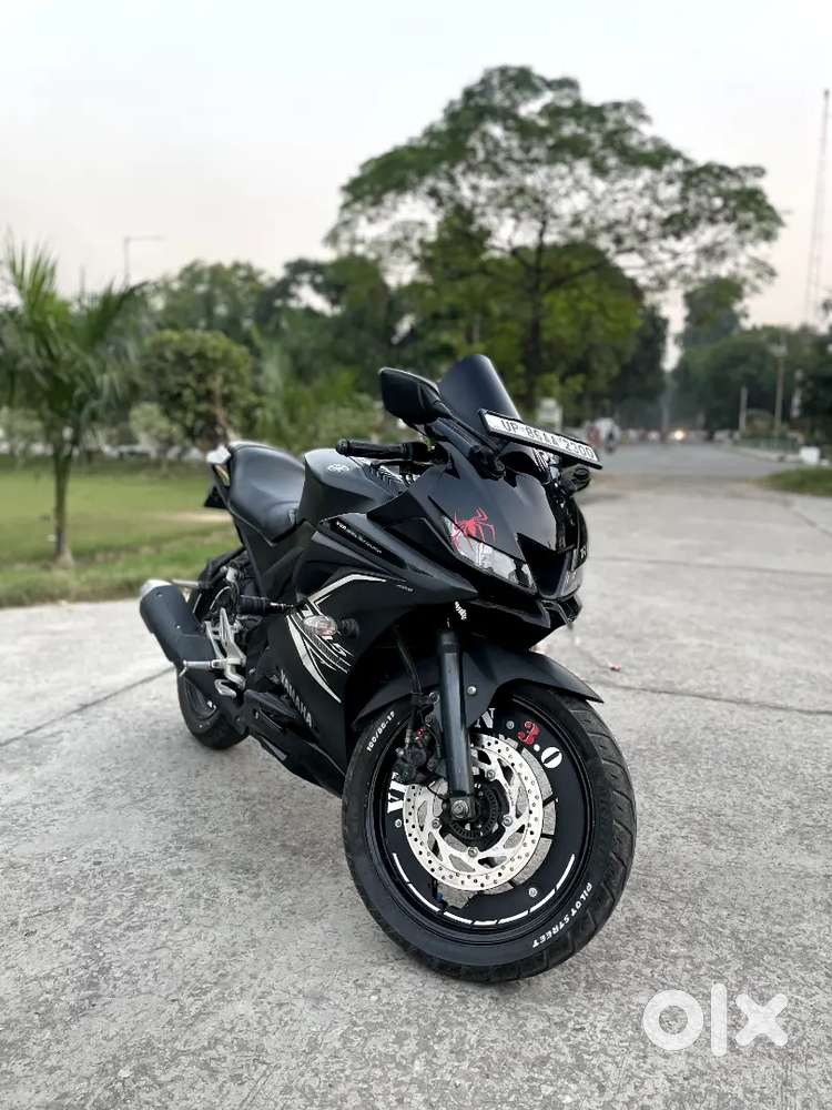 R15V3 black colour