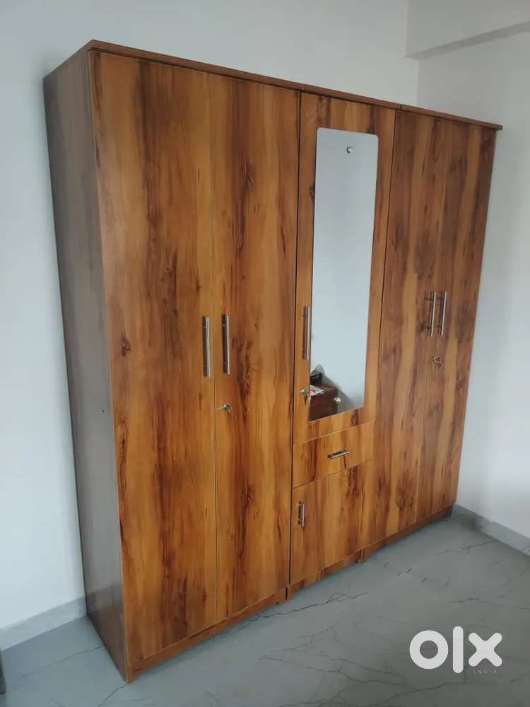 BRAND NEW 5 DOOR WARDROBE FROM FACTORY