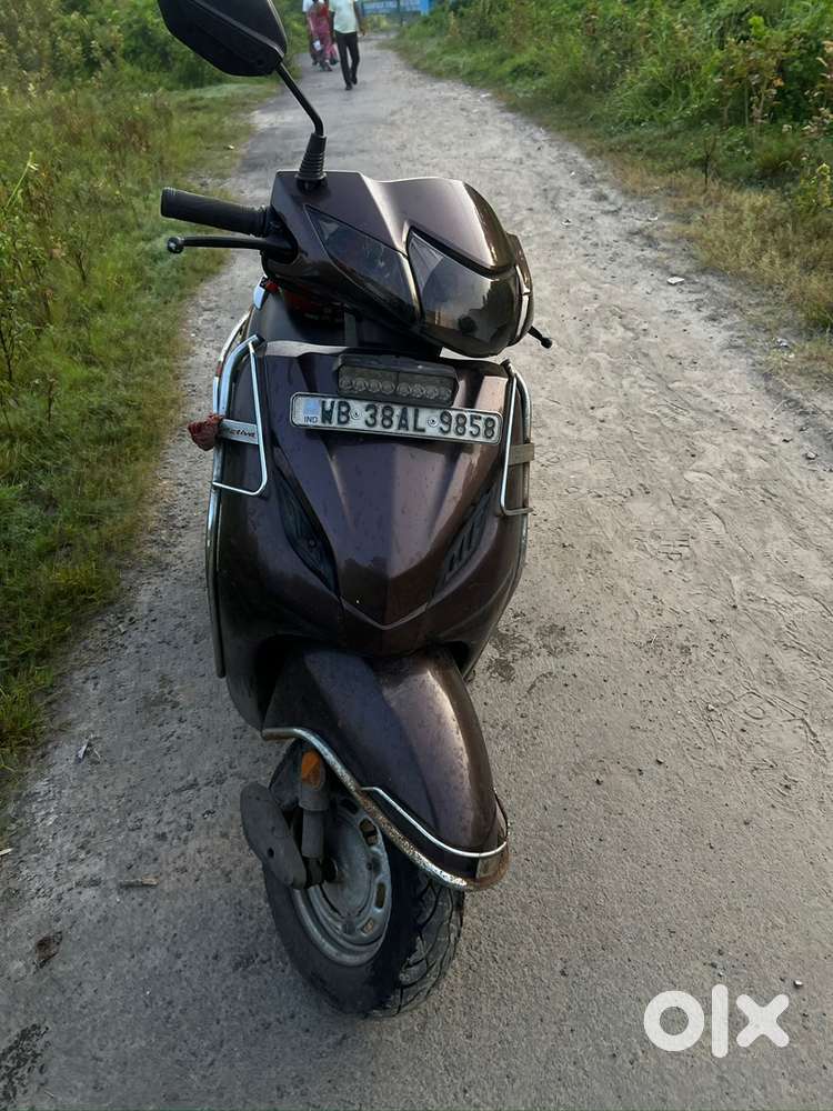 Activa 4g brand new showroom conditon only 8000 km driven