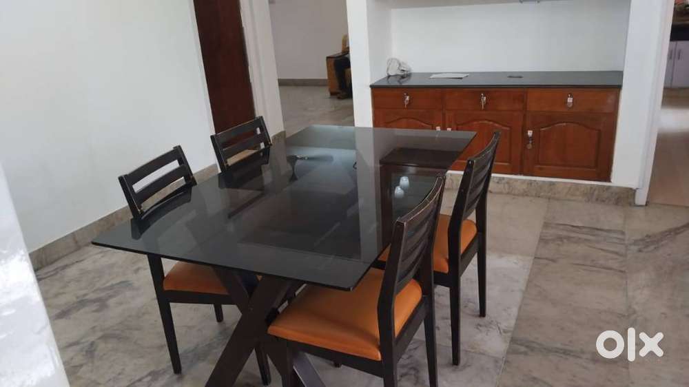 FOR WORKING BACHELORS / FAMILY . FULLY FURNISHED APPARTMENT . 3 AC .