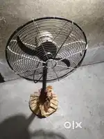 Fan chal raha hai
