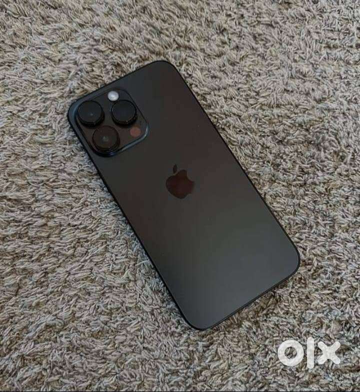 I am selling my iPhone 14 Pro Max, 6 months old, excellent condition
