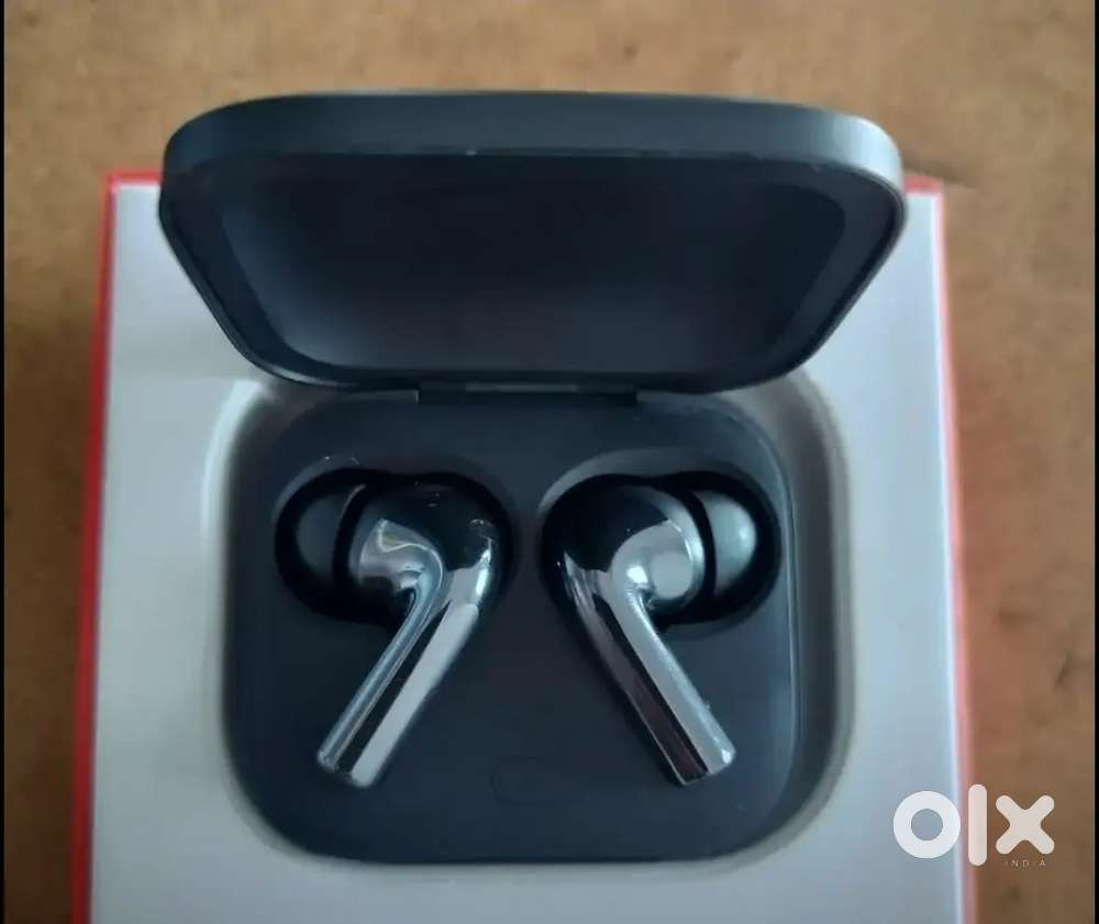 Oneplus Buds 3 Black color in brand new condition with all accessories