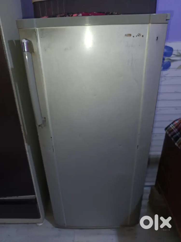 Yah fridge bahut achcha hai aur yah fridge 15 sal se chal raha hai