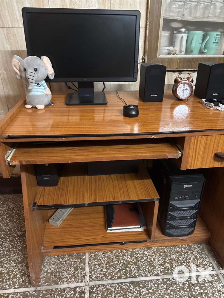 Intel dual core dektop with table