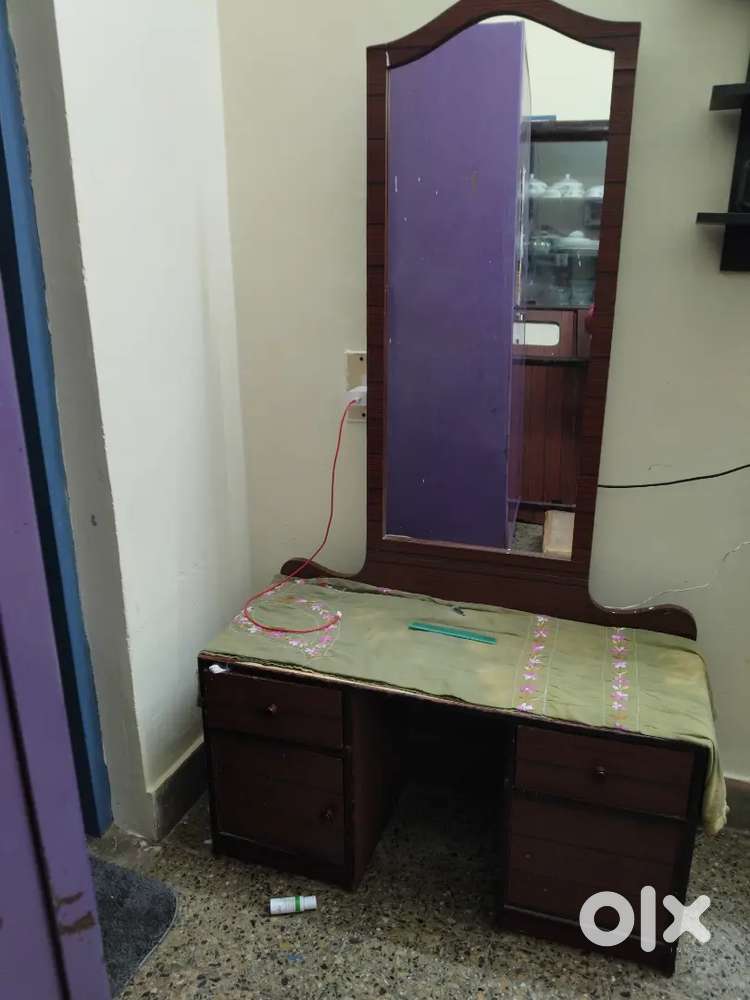 Dressing table