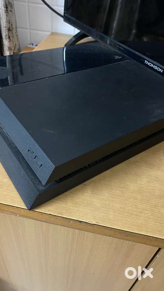 Play station 4 with 9 orignal disc