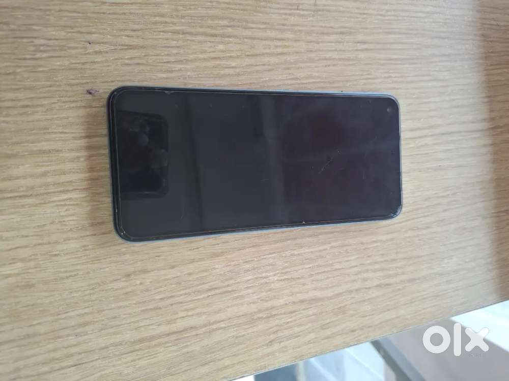 Selling my phone i am use yrs only
