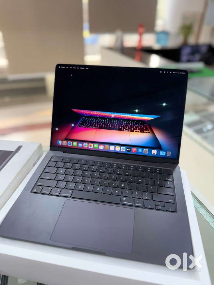 MACBOOK PRO M4 MAX 36/1 TB BLACK 8 MONTHS SUPERMINT FIXED