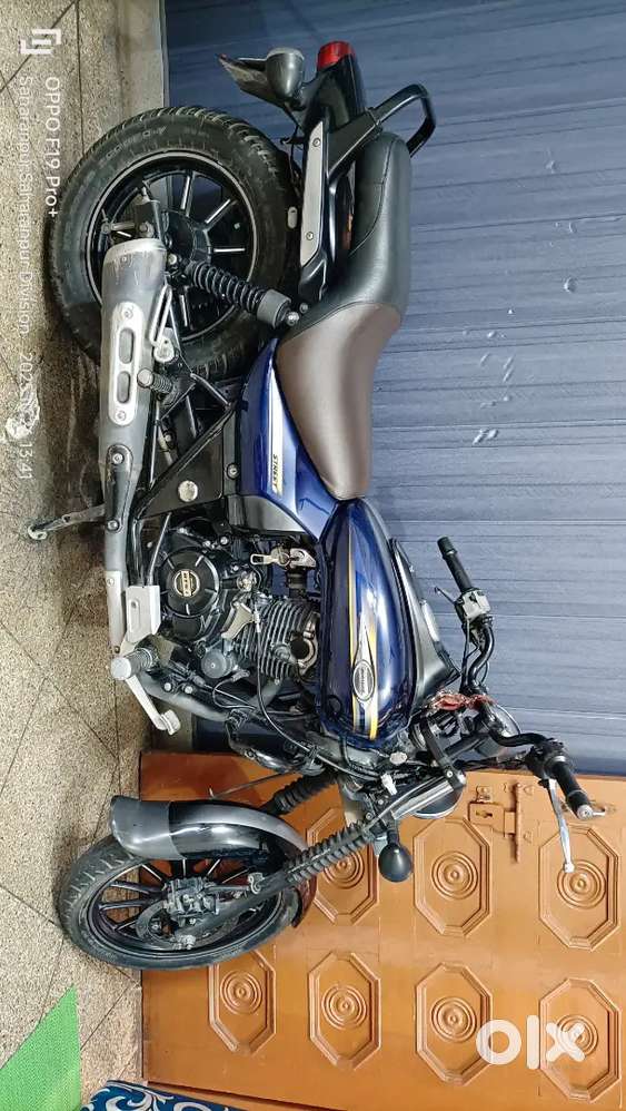 Bajaj Avenger 150 Street