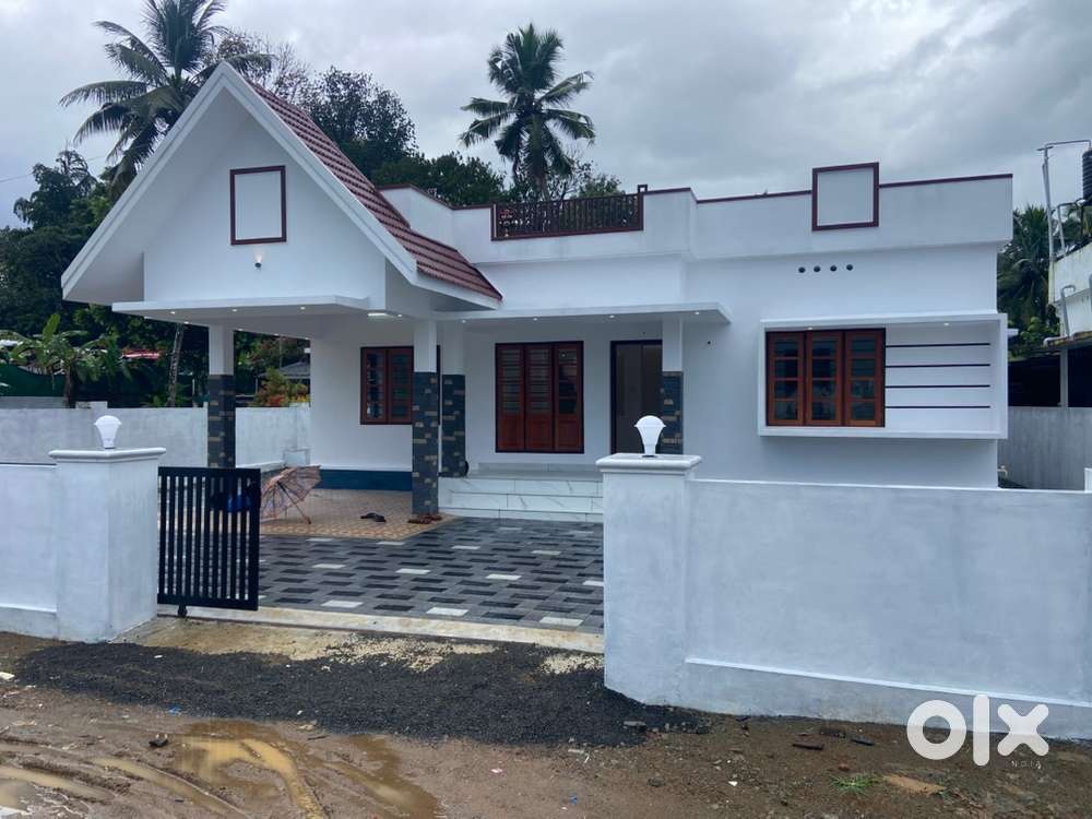 New.   HOUSE.  FOR. SALE.   ETTUMANOOR.   KANKKARI