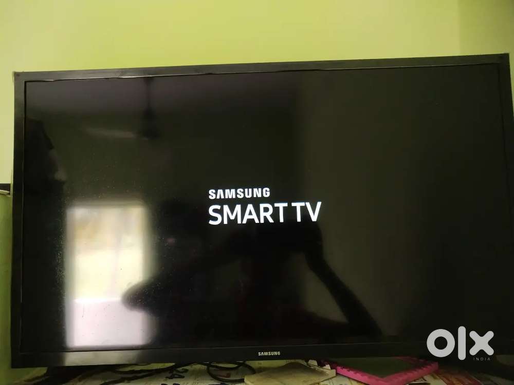 Samsung 32 inch HD Smart tv