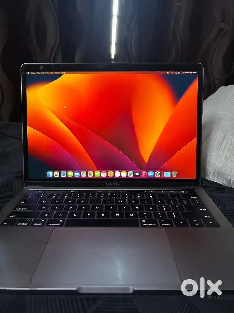 2017 Macbook PRO I5 with retina Touch Bar plus fingerprint , 256 gb