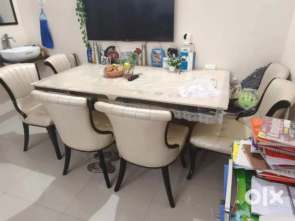 6 sheater Dining table selling lowest price