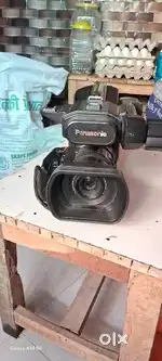 Panasonic Video camera new condition battery nahi Hai only charger hai