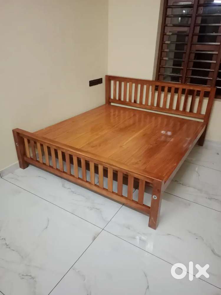 Mahagony wood king size cot New