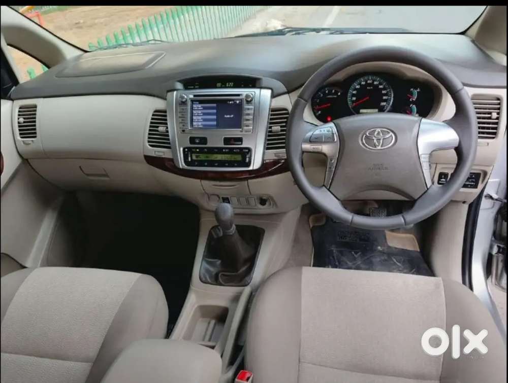 Toyota Innova 2014 Diesel 140000 Km Driven