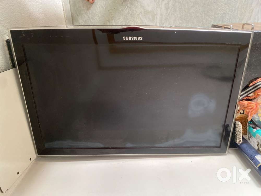 Focusing on Key Specs:  Samsung UA32C4000P 32-inch Multi-System LED TV