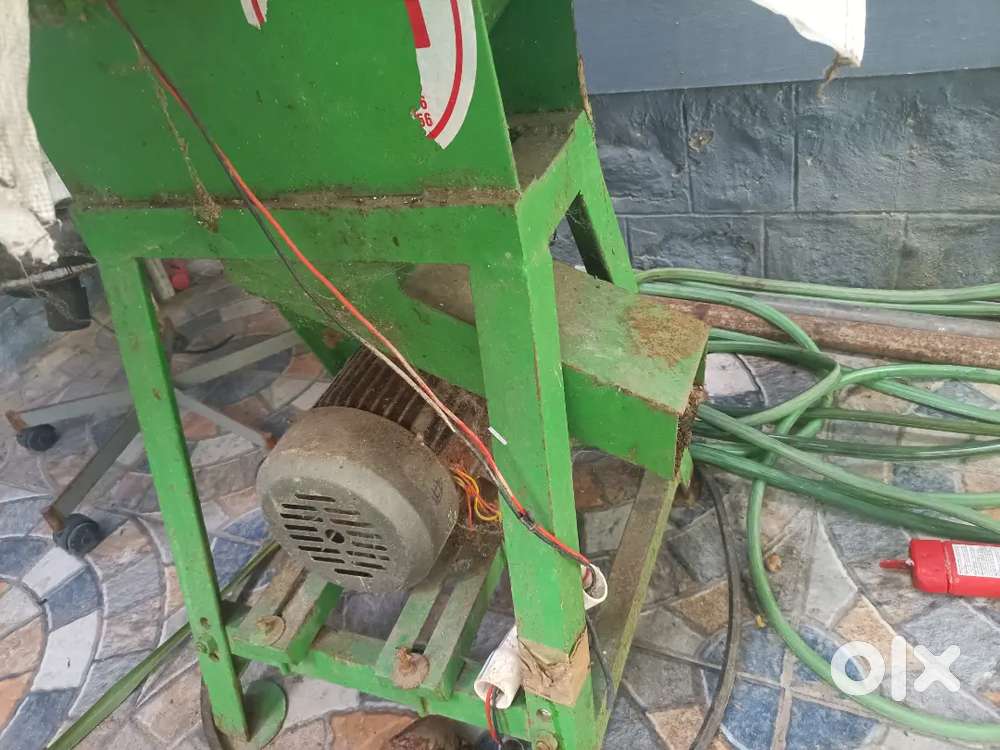 Chicken feed machine