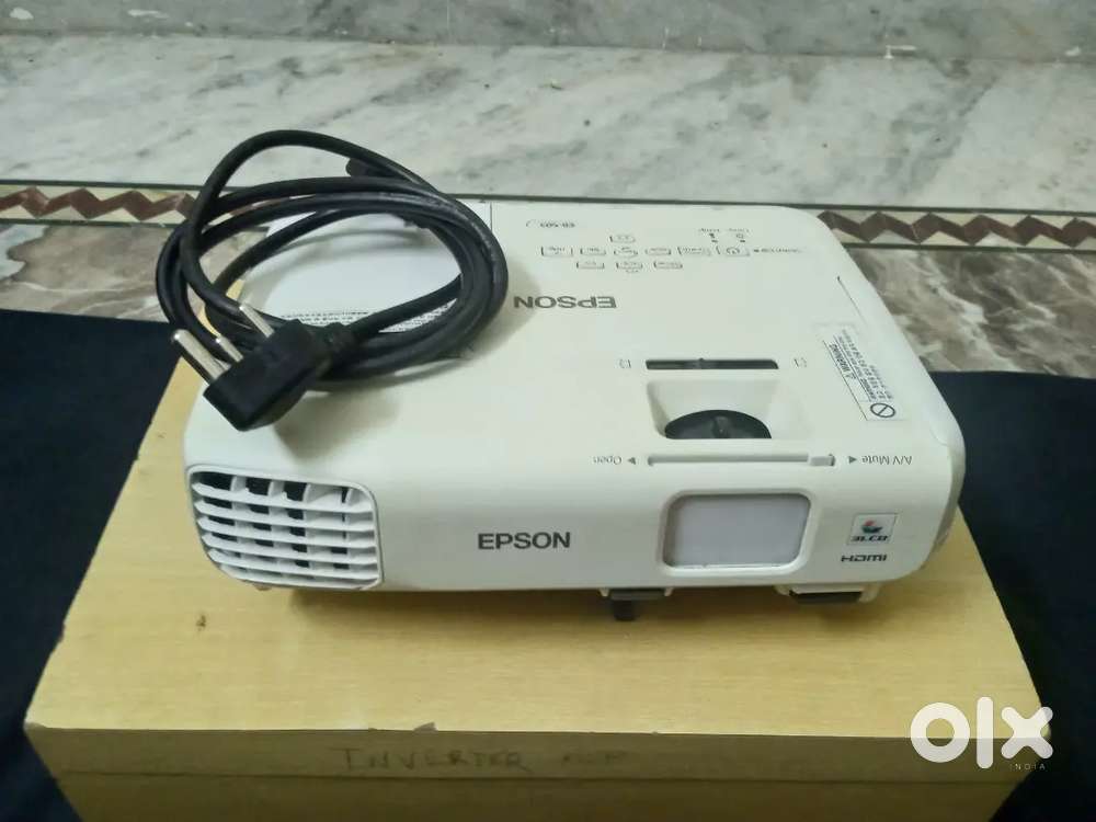 EPSON EB-S03 PROJECTOR (HDMI)