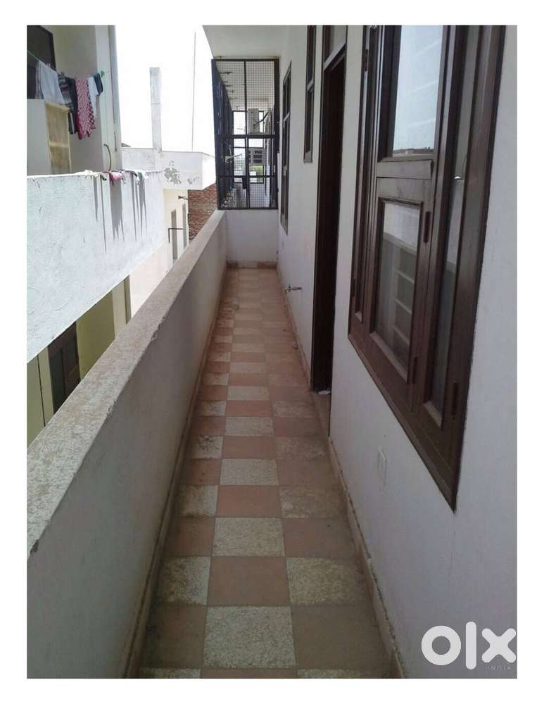 Proposed 2600 SQFT Layout with 3 BHK Flats and PG Setup