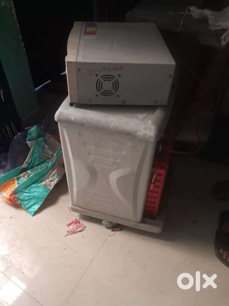 Inverter with two batteries