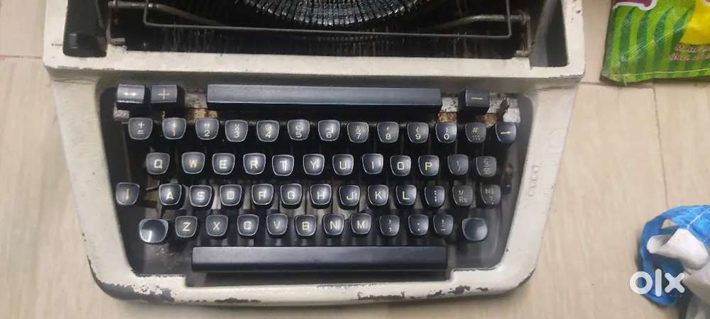 Typewriting Machine (English)