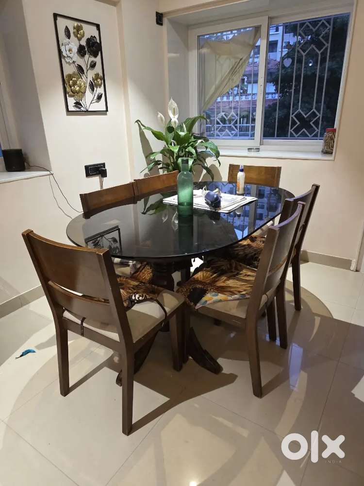 6 seater Sheesham Dinning set with chairs