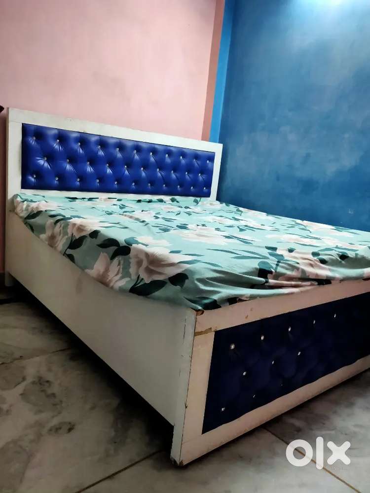 King Size Bed + Mattress - Excellent Condition