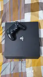 Playstation 4 Pro (Ps4 Pro) with 3 Games + Original Box