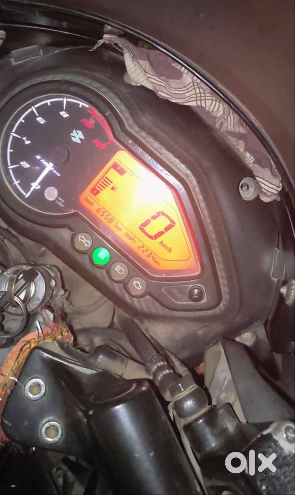 Black colour hai well condition mein hai