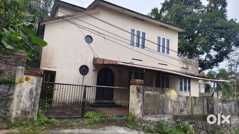 PRIME LOCATION PONGUMMOODU BAPPUJI NAGAR 5.50 CENT OLD HOUSE AVAILABLE