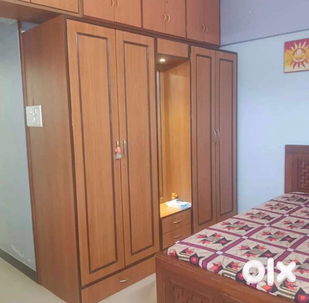 Only for girls single girls bhi rah sakte hai uska rent dekh leya jaiy