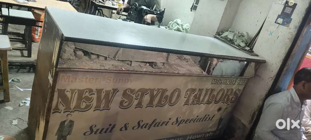 Cloth cutting counter tailor