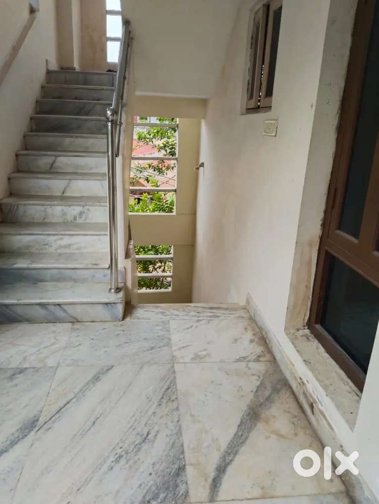 2BHK for 8000, East Facing .
