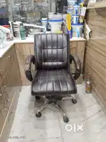 Revolving chair