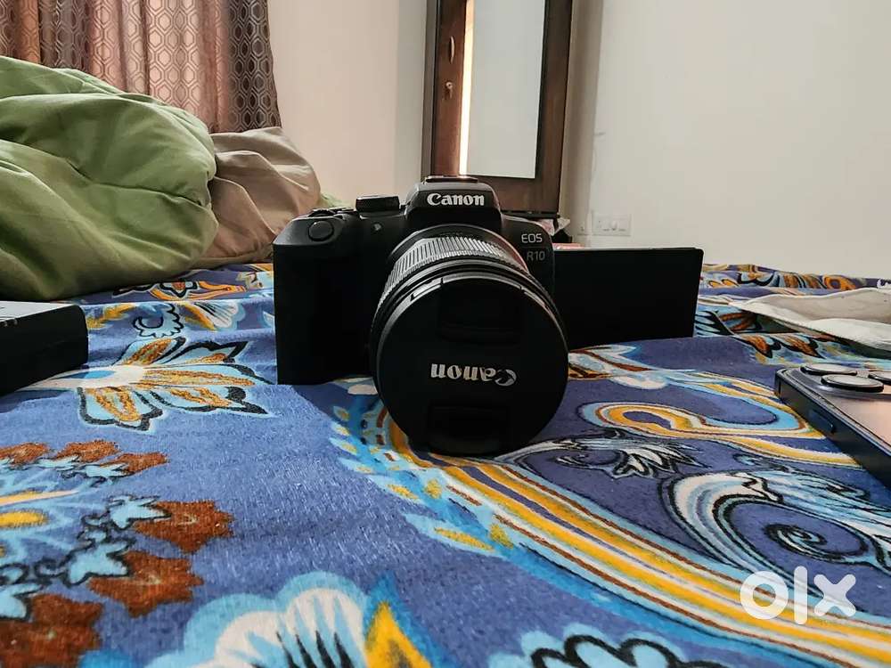 Canon r10 4 to 5 month used only