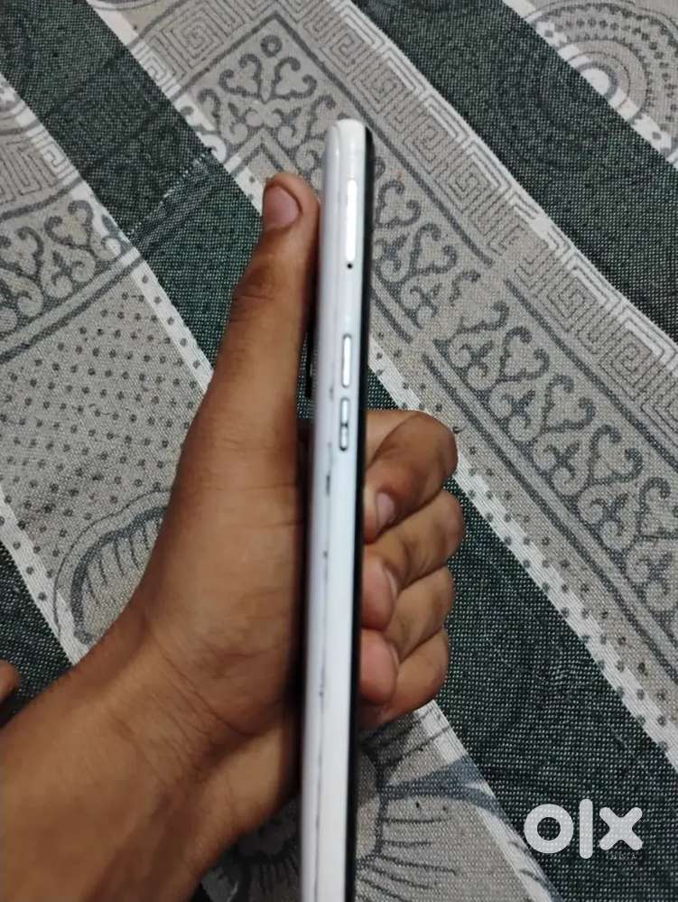 Realme 6  8/128 folder dusra hai bill charger box sub hai