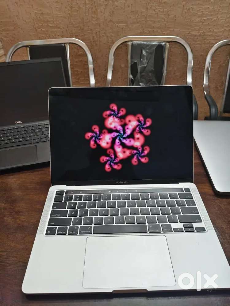 Apple macbook pro chip /m2/65000