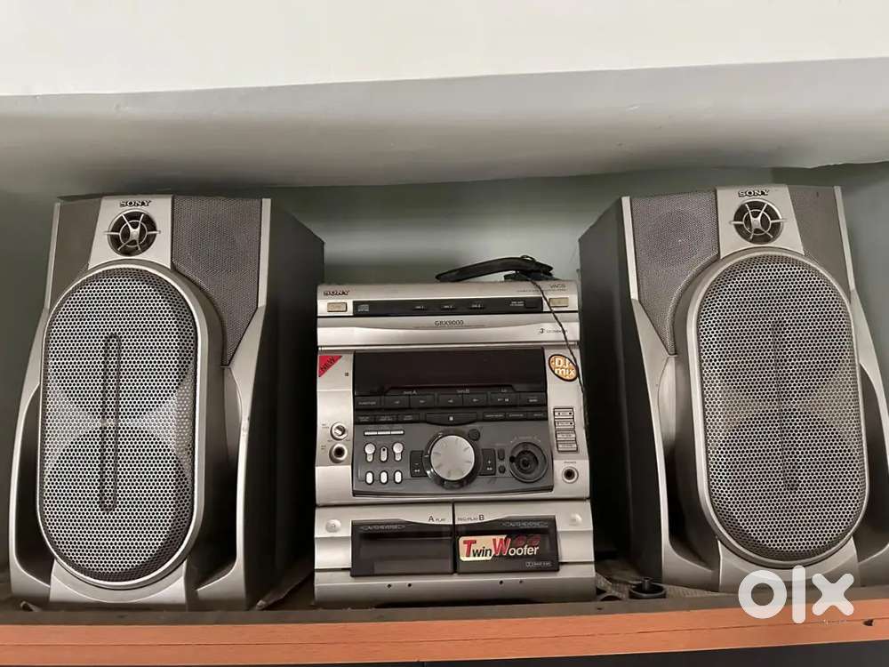 Sony stereo audio system with 3CD changer, Dig. Radio, Cassette player