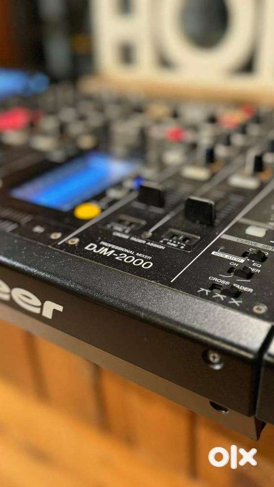 Pioneer DJ DJM 2000  4 Channel professional DJ Mixer