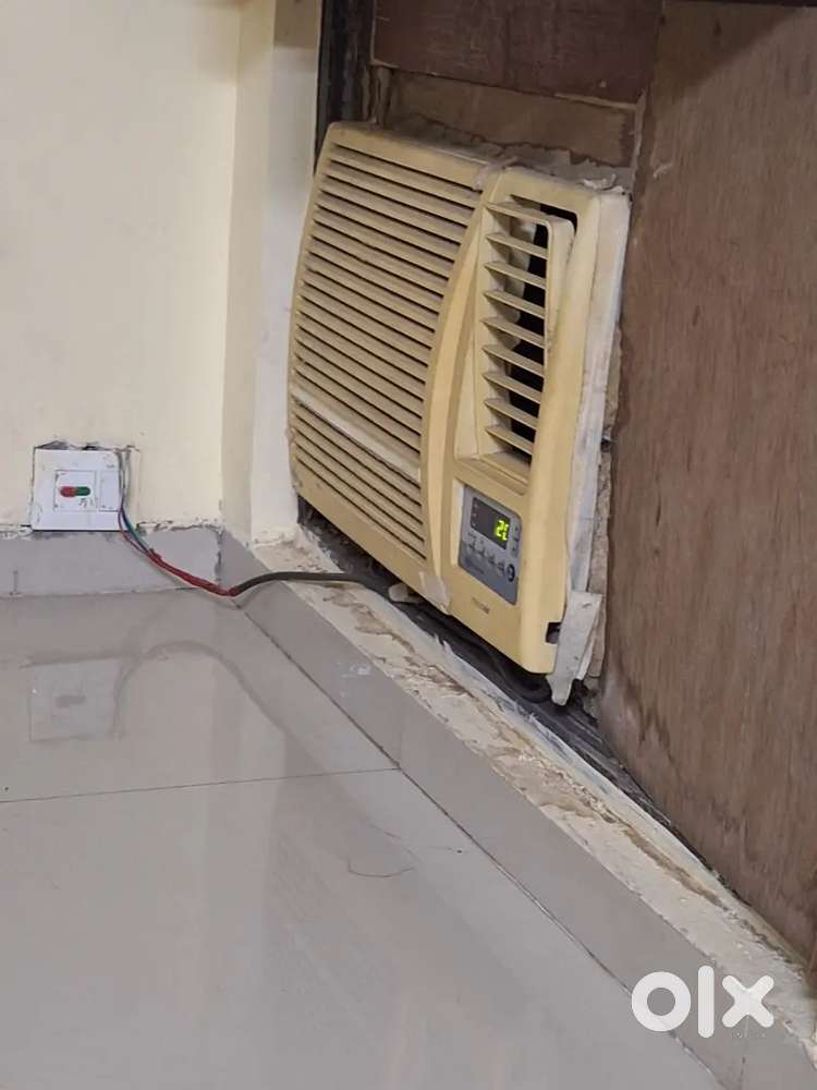 Old window ac in running condition for sale