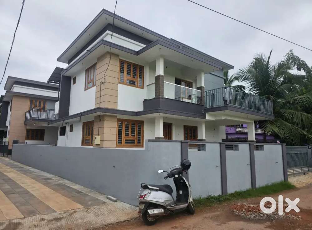 4 BHK BRAND NEW LUXURY VILLA'S - PODIKUNDU NR KANNUR TOWN - 92 LAKH